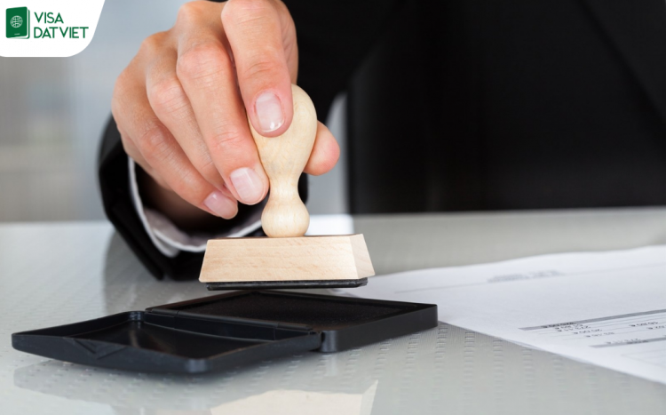 Hợp pháp hóa lãnh sự là gì? Các giấy tờ và thủ tục cần thiết nhất trong năm 2025